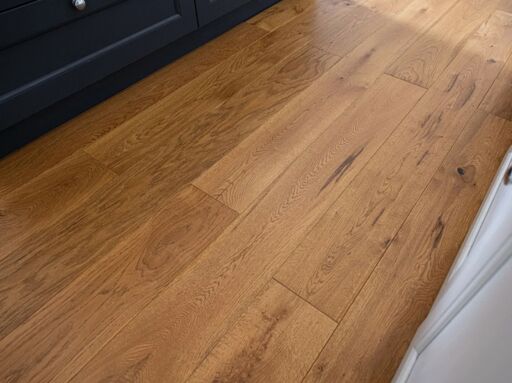 Evolve Knightsbridge, Engineered Oak Flooring, Golden, Handscraped & Lacquered, 190x15x1900mm Image 3