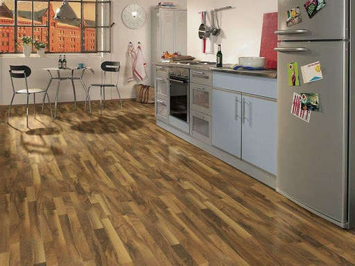 Lifestyle Kensington French Oak 3-Strip Laminate Flooring 7 mm Image 2