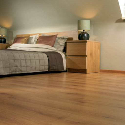 Lifestyle Kensington Traditional Oak 3-Strip Laminate Flooring 7 mm Image 1
