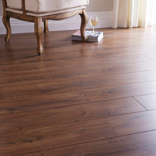 Lifestyle Chelsea Extra Premium Oak Laminate Flooring, 8mm Image 2