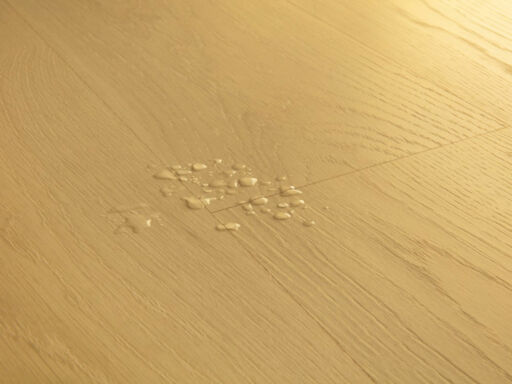 QuickStep CLASSIC Biscuit Brown Oak Natural Laminate Flooring, 8mm Image 4