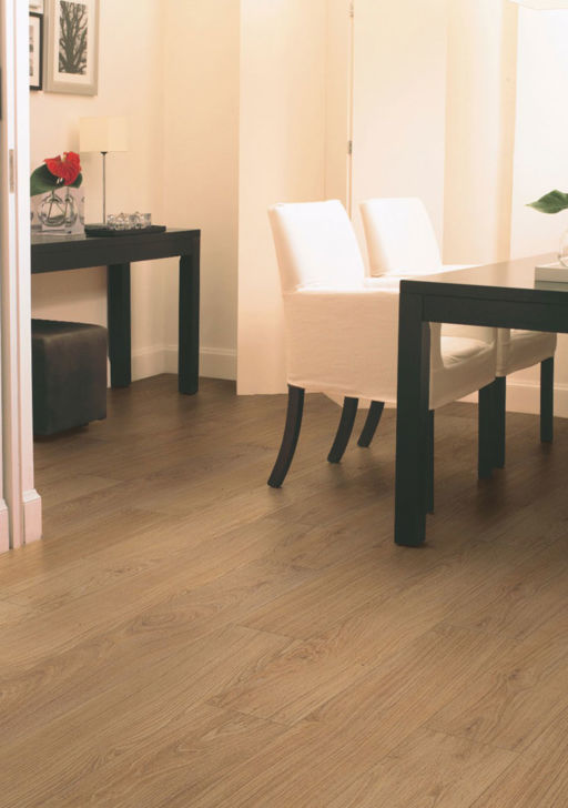 QuickStep CLASSIC Natural Varnished Oak Laminate Flooring, 8 mm Image 1
