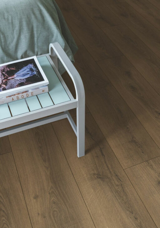 QuickStep CLASSIC Warm Brown Oak Laminate Flooring, 8mm Image 3