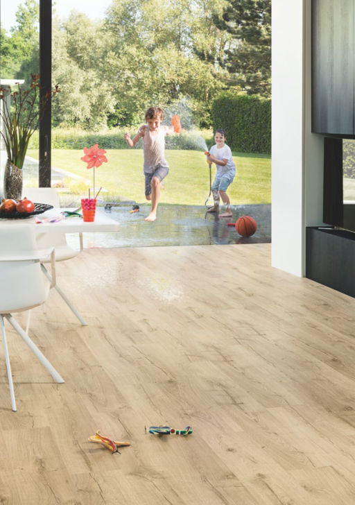 QuickStep Impressive Classic Oak Beige Laminate Flooring, 8mm Image 2