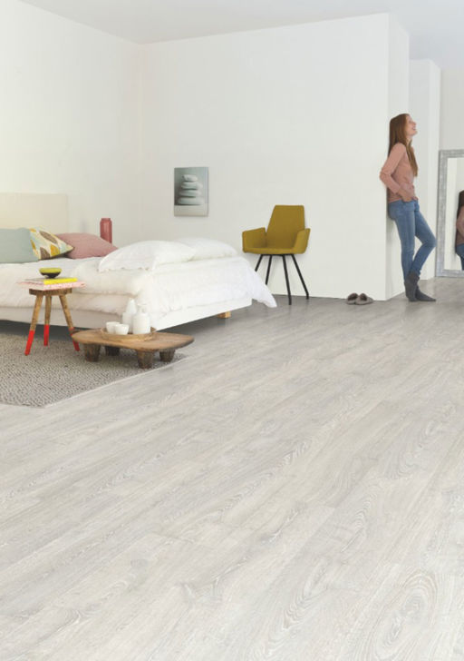 QuickStep Impressive Ultra Patina Classic Oak Grey Laminate Flooring, 12mm Image 3