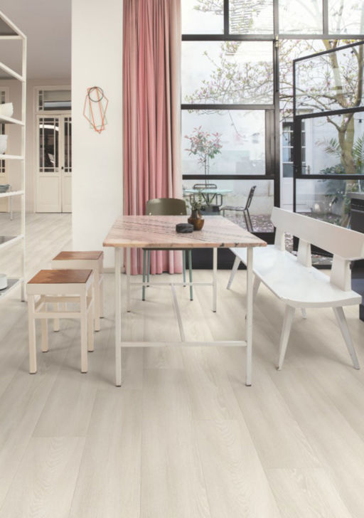 QuickStep Signature White Premium Oak Laminate Flooring, 9 mm Image 2