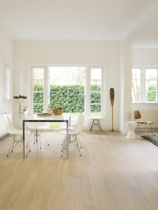 QuickStep Perspective Wide Oak White Oiled Planks 4v-groove Laminate Flooring 9.5 mm Image 1