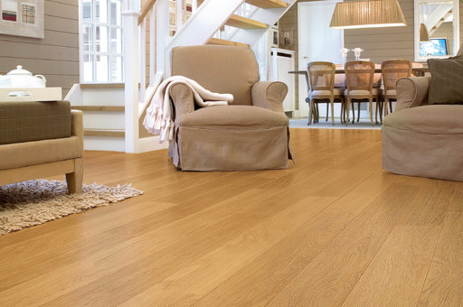 QuickStep PERSPECTIVE Natural Varnished Oak Planks 2v-groove Laminate Flooring 9.5 mm Image 2