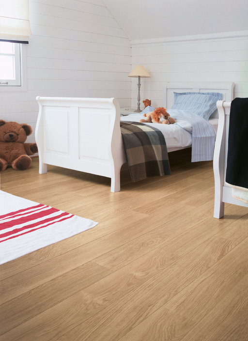 QuickStep PERSPECTIVE White Varnished Oak Planks 2v-groove Laminate Flooring 9.5 mm Image 1