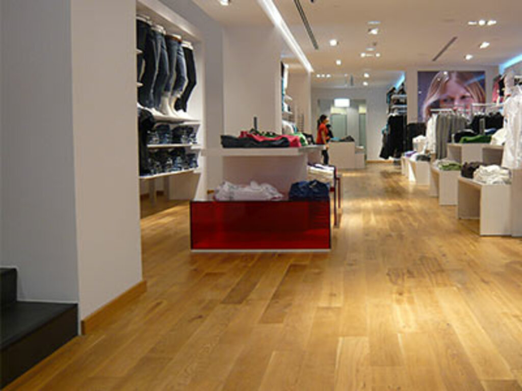 Floor lacquers for high-traffic areas