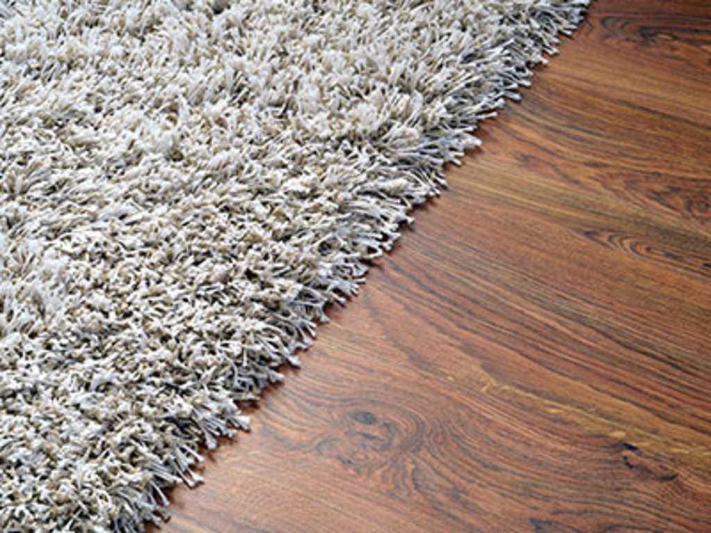 Carpet vs hardwood flooring - make the best choice