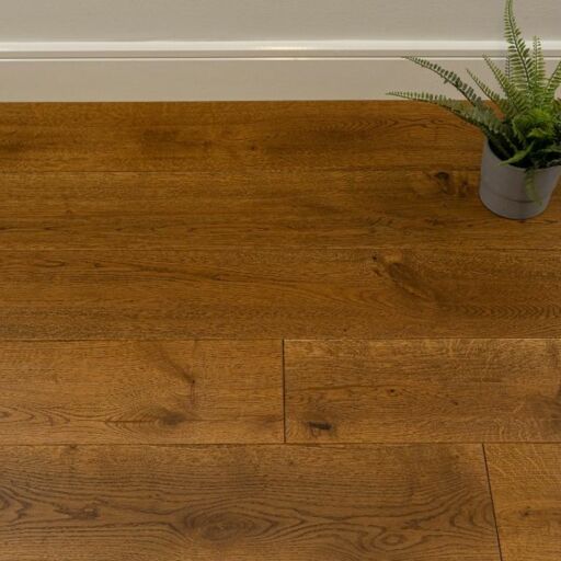 Evergreen Oakley Golden Engineered Oak Flooring, Handscraped, Lacquered, 190x20x1900mm Image 2