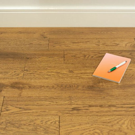 Evergreen Richmond Golden Engineered Oak Flooring Natural, Handscraped, Lacquered, 120x18xRL Image 2