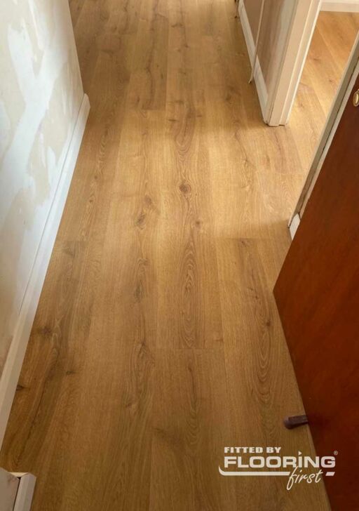 QuickStep Majestic Desert Oak Warm Natural Laminate Flooring, 9.5mm Image 4