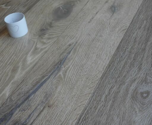 Tradition Deluxe Engineered Oak Flooring, Rustic, Distressed, 220x15x2200mm Image 3