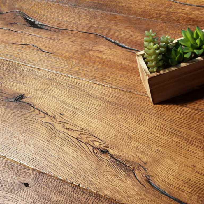 Chene Antique Distressed Golden Oak Engineered Flooring, 220x4x15 mm